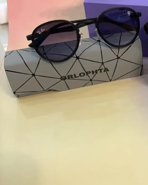 Solaire Ray-Ban ronde noire, vue de face