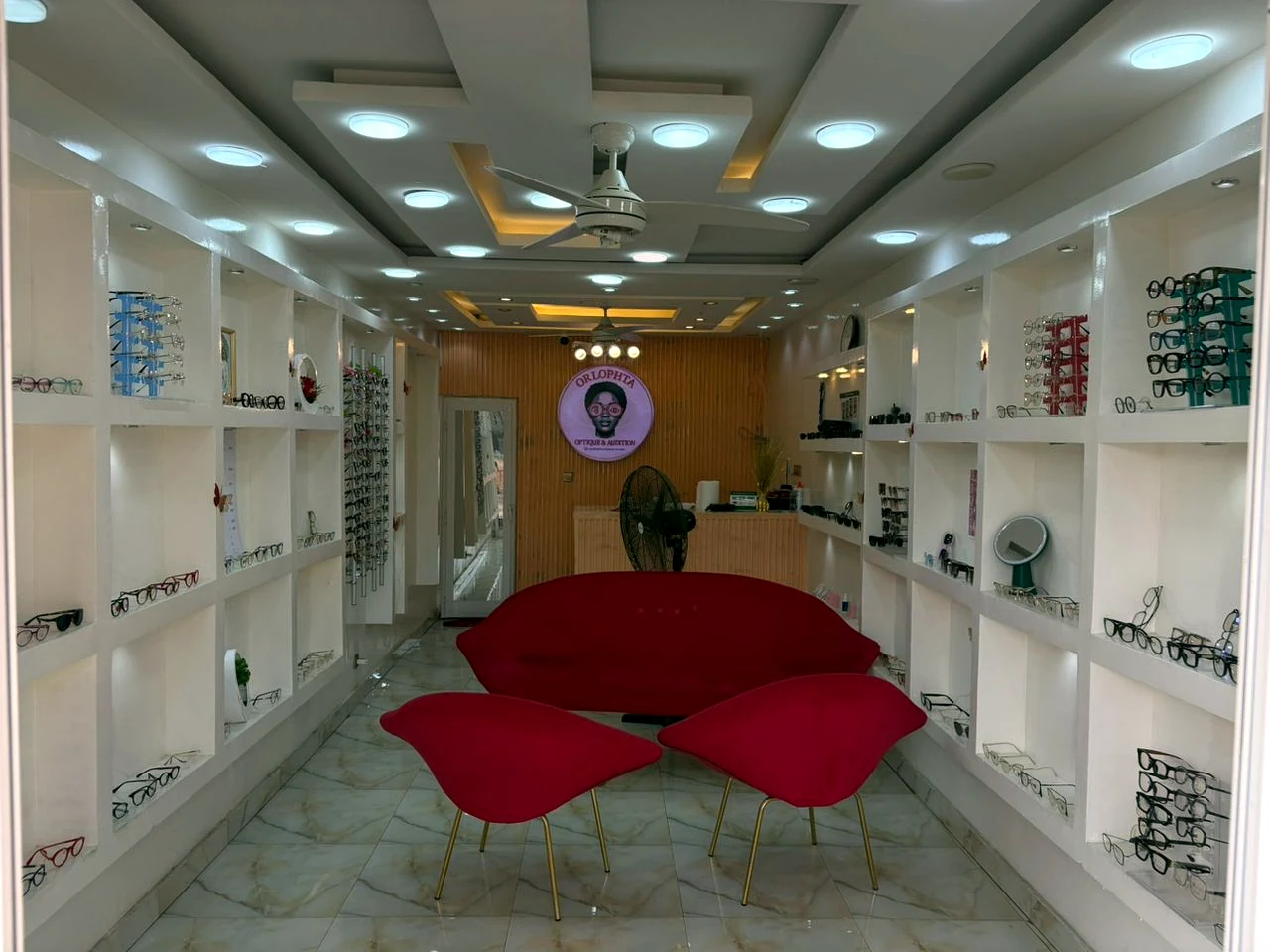 Intérieur de la boutique ORLOPHTA Optique à Keur Massar