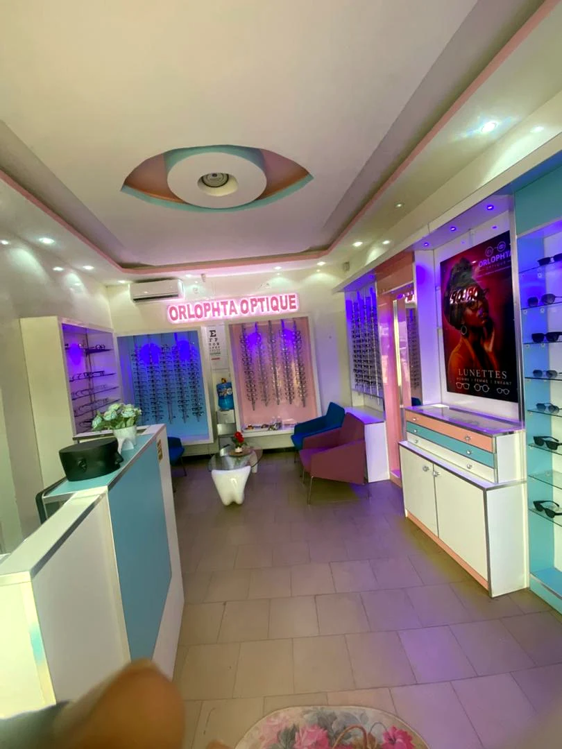 Intérieur de la boutique ORLOPHTA Optique à Rufisque
